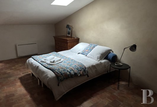 Dans le Luberon, en bordure de Lourmarin, une bâtisse du 17e siècle tout en lumière et en espace - photo  n°19